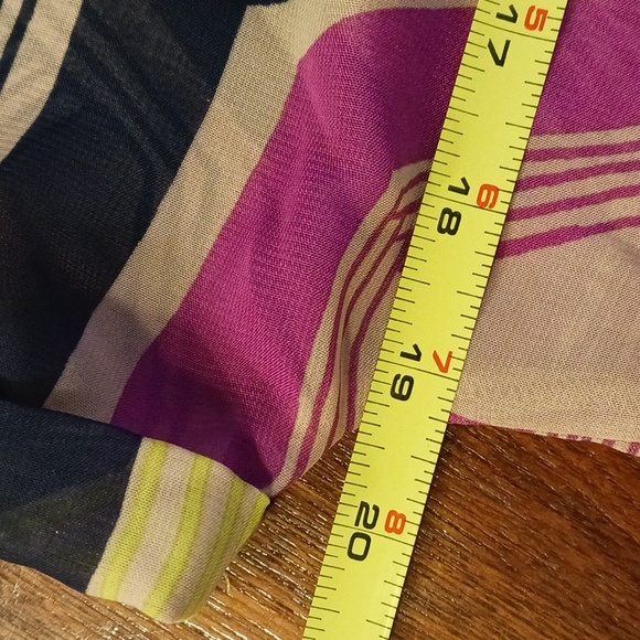 Geometric-patterned Xhilarationblouse EUC XS - Picture 5 of 8